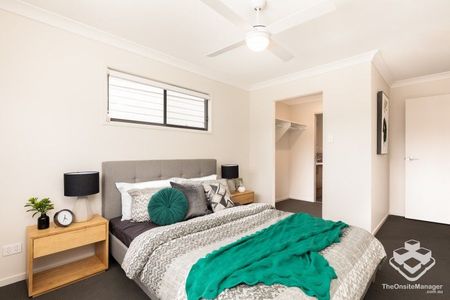 FOUR BEDROOM 2 BATHROOM TOWNHOUSE WITH SINGLE LOCK UP GARAGE & COVERED CARPORT - Photo 5