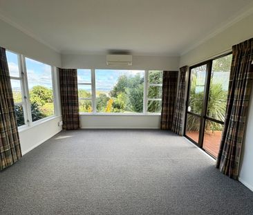 17 Bedford Grove, Kelson - Photo 1