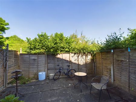 1 bedroom Maisonette in Alyson Court, Maidenhead - Photo 5