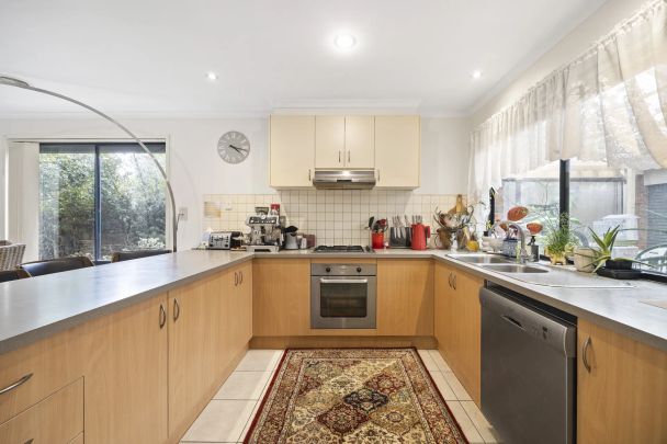 Comfortable 3-Bedroom Family Home with Excellent Entertaining Space! - Photo 1