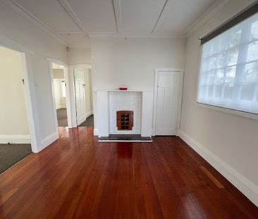 Spacious Modern Bungalow - Photo 1