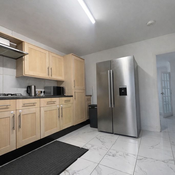 3 Bedroom House To Let - HP12 - Photo 1