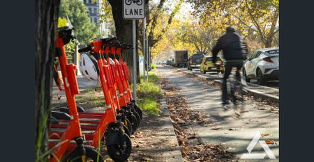Stylish Apartment in Prime St Kilda Road Location *Utilities Included!* - Photo 5