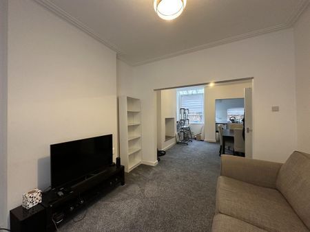 2 bedroom end of terrace house to rent - Photo 2