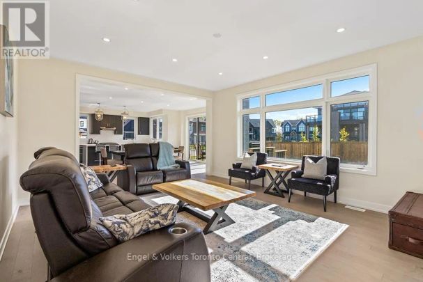 157 SPRINGSIDE CRESCENT - Photo 1