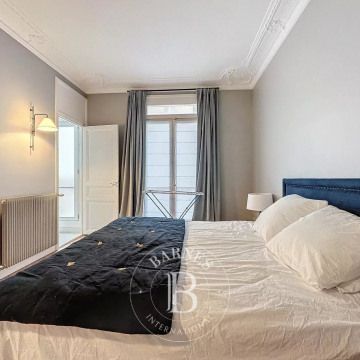 Appartement • Paris 15ème - Photo 1