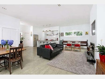 WELL APPOINTED GREY LYNN HOME - Photo 2