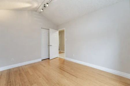 18 Whittaker Court • Upper Unit, Guelph - Photo 5