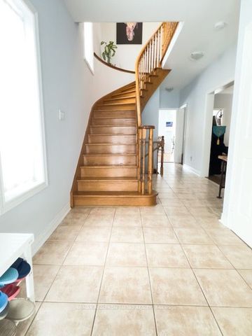 Detached Home For Lease | N7398654 - Photo 2