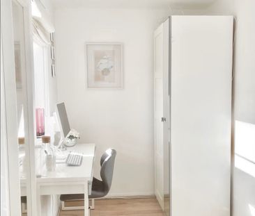 Room in a Shared House, Harlinger St, SE18 - Photo 3