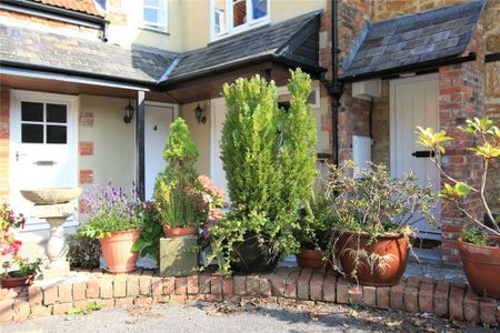 2 bedroom terraced house to rent - Photo 4