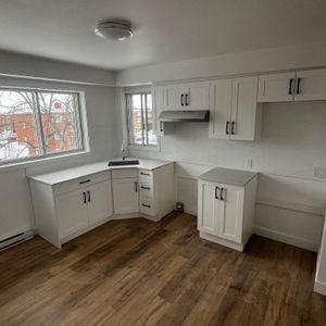 À Louer -Grand 4½ À Louer -Grand 4½ entièrement rénové à Laval - Photo 2