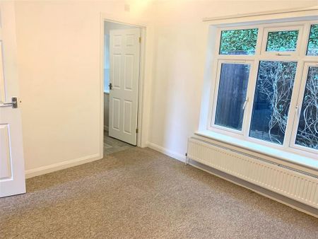 4 bedroom detached house to rent - Photo 5