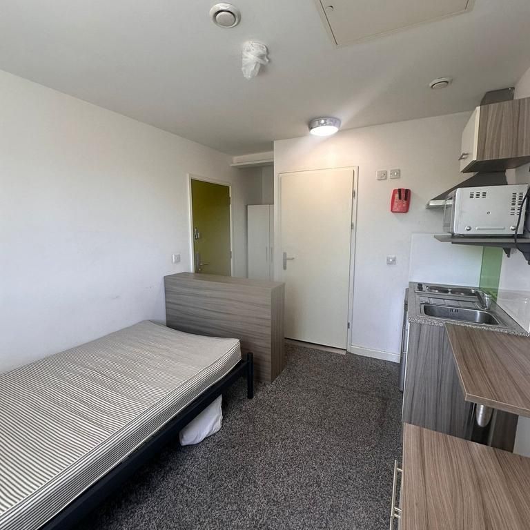Studio to rent - Photo 1