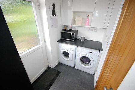 Lyndham Avenue, Burton Upon Trent, Stapenhill, DE15 - Photo 2