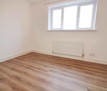 2 bedroom end of terrace house to rent - Photo 3