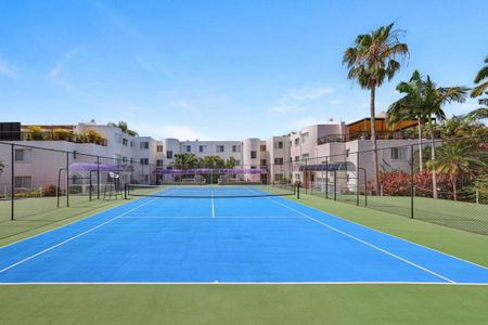 Luxury Waterfront Apartment for Rent - Photo 2