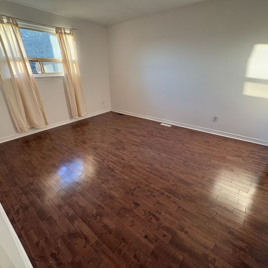 For Lease - 1233 Fairdale Drive Unit# Upper, Mississauga, Ontario - Photo 1