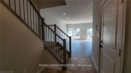 Property For Lease | X9285157 - Photo 2