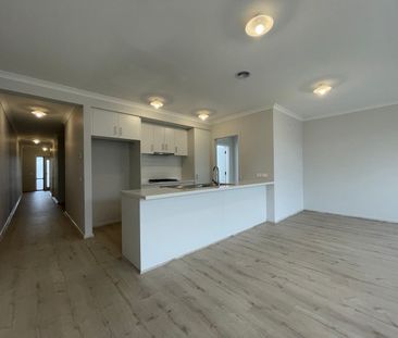 Looking for a family-friendly home with plenty of outdoor space for... - Photo 1