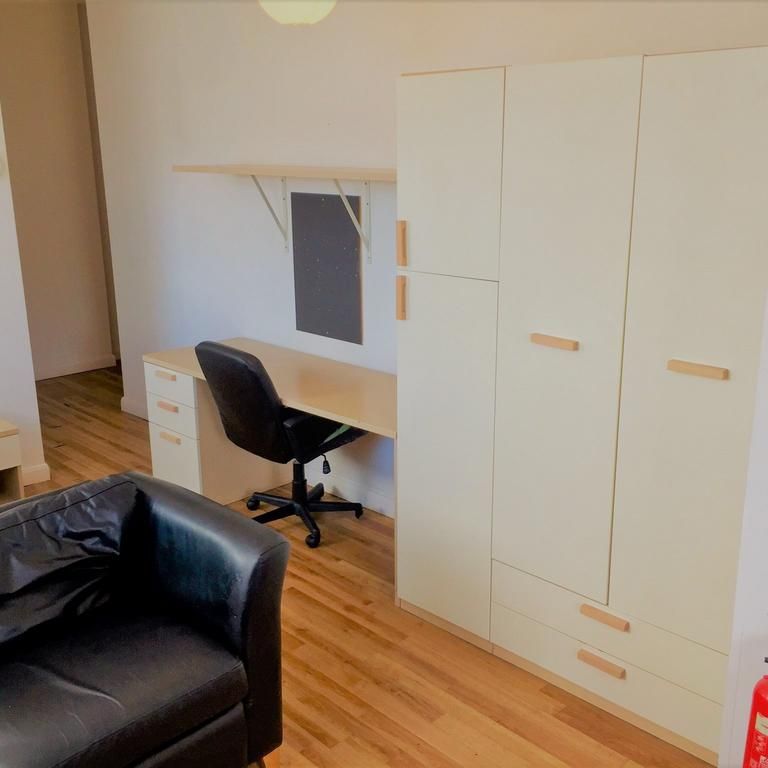 Studio to rent - Photo 1