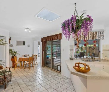 Nestled in one of Carrara's peaceful and family-friendly street, th... - Photo 3