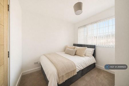 5 bedroom terraced house to rent - Photo 5