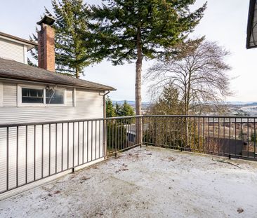 A BEAUTIFUL SPACIOUS HOME IN CAPE HORN, COQUITLAM - Photo 4