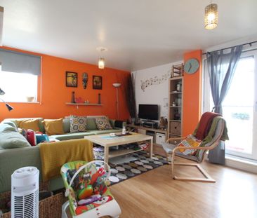 West Thamesmead, SE28 - Photo 2