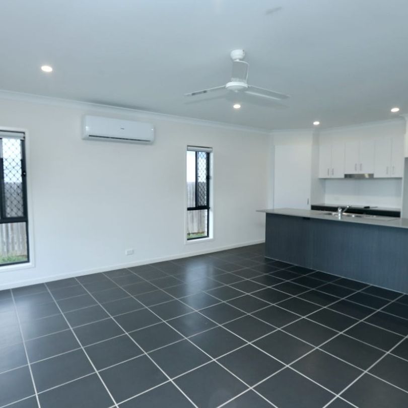 Modern Four Bedroom Springfield Lakes Family Home - Photo 1