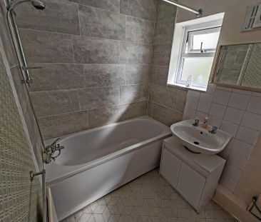 3 bedroom semi-detached house to rent - Photo 6