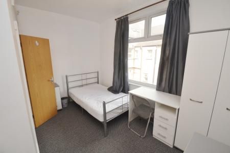 Longford Place, Victoria Park, Manchester, M14 - Photo 2