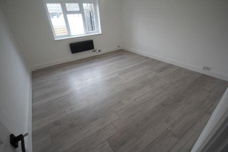 1 bedroom ground floor flat to rent - Photo 2
