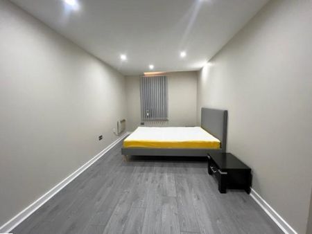 3 bedroom flat to rent - Photo 3