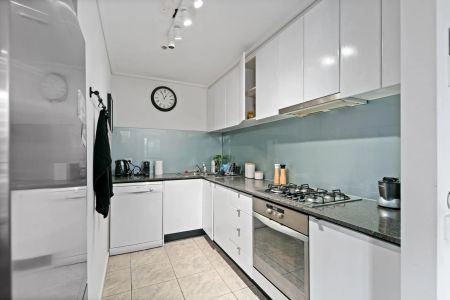 Experience City Living at Its Finest - Luxurious 1-Bedroom Apartments Available Now! - Photo 4