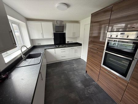 3 bedroom detached house to rent - Photo 5