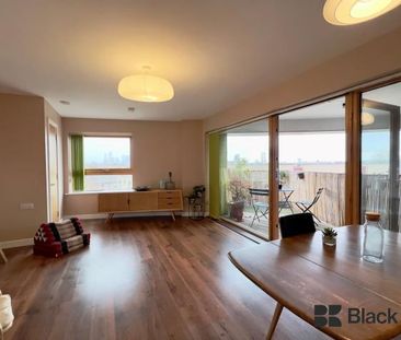 Flooded with natural light with private balcony & gorgeous views - Photo 1