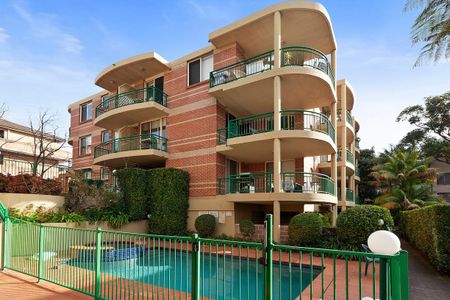 Modern Apartment in Fantastic Location - Photo 3