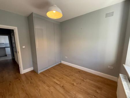3 bedroom flat to rent - Photo 4