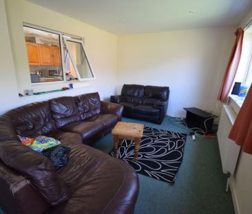 6 Bedroom House To Rent in Charminster - £2,640 pcm Tenancy Info - Photo 1