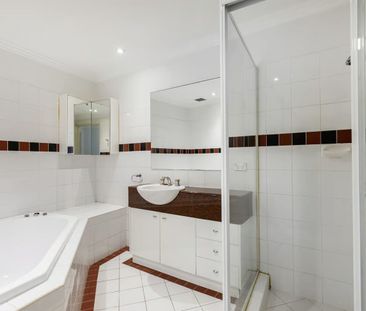 Oversized 91sqm One-Bedroom Apartment in Milsons Point - Photo 5