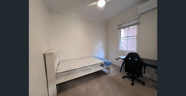 Student Accommodation - fully furnished with all bills included - Available NOW - Photo 1