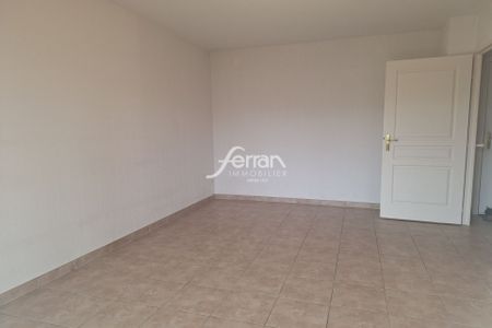 Location Appartement 2 pièces 40m² LES ARCS 83460 - Photo 3