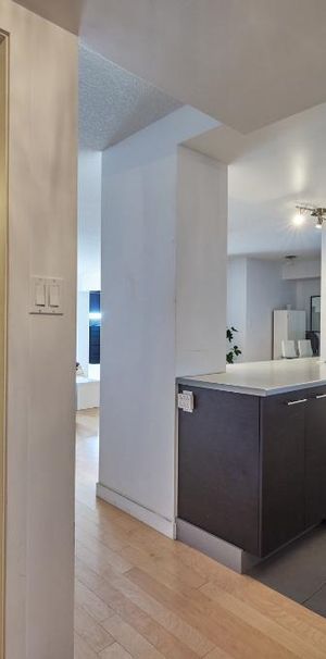 **Condo 4 1/2 à partir du 13 décembre 2025, Loyer : 1 990$/mois** - Photo 1