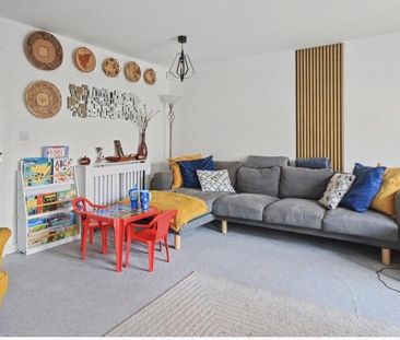 4 bedroom detached house to rent - Photo 2