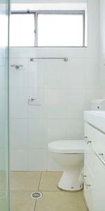 Light-filled and peaceful - Photo 4