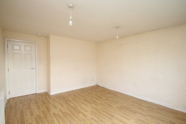 Hamiltonhill Gardens, Glasgow, G22 - Photo 1