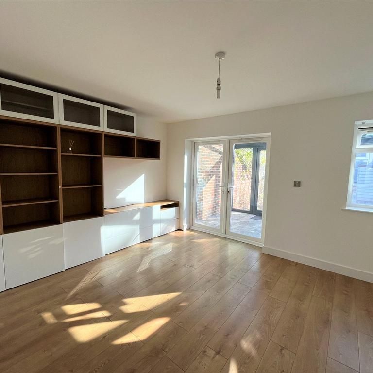 3 bedroom terraced house to rent - Photo 1