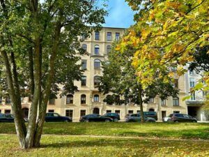 Jößnitzer Str. 149, Wohnung 10 ~~~ Einbauküche, Dachgeschoss, Balkon, Bad mit Wanne, Abstellfläche im Dachboden, Keller - Photo 4