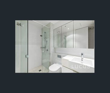 Immaculate and modern living with Victoria Harbour views! - Photo 6